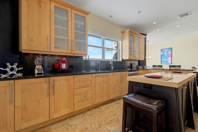 Building Photo - 3430 Galt Ocean Dr