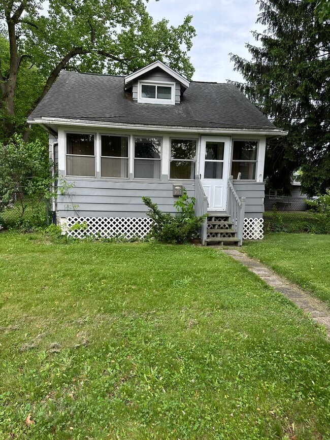 2 Bedrooms & 1 Bathroom - West side of Barberton - 2 Bedrooms  & 1 Bathroom - West side of Barberton