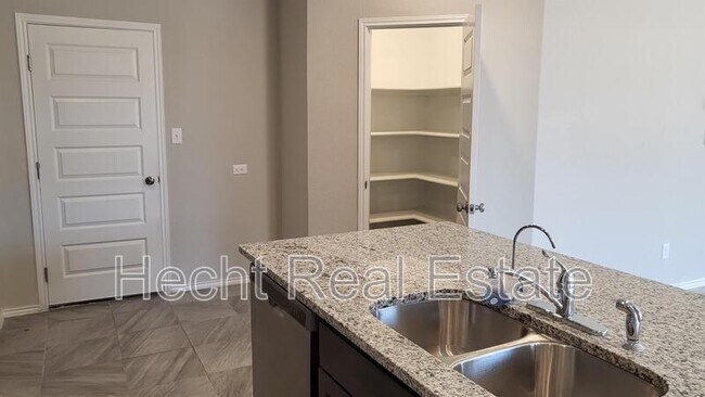 Building Photo - 2440 Ayers Dr