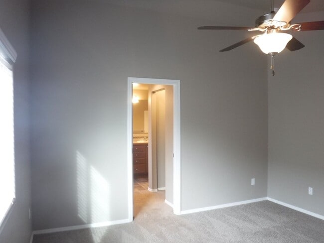 Building Photo - Awesome Caldwell 3 bed, 2 bath cutie!