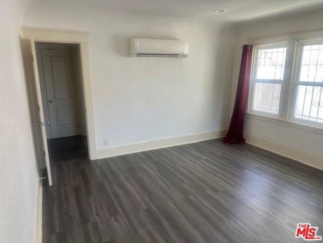 Building Photo - 5850 Arlington Ave