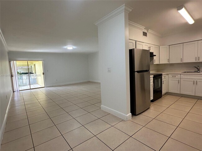 Building Photo - 2536 Van Buren St