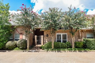 Building Photo - 9625 Bayou Brook St