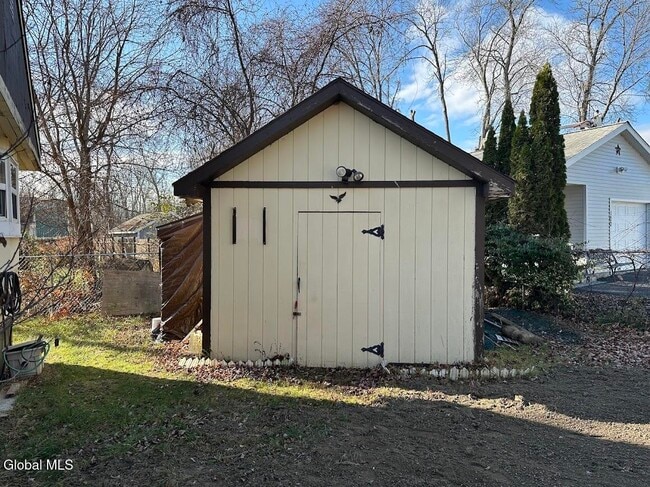 Building Photo - 98 Point Breeze Rd