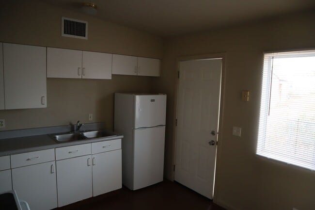 Building Photo - Perfect Blend of Comfort and Convince!!!