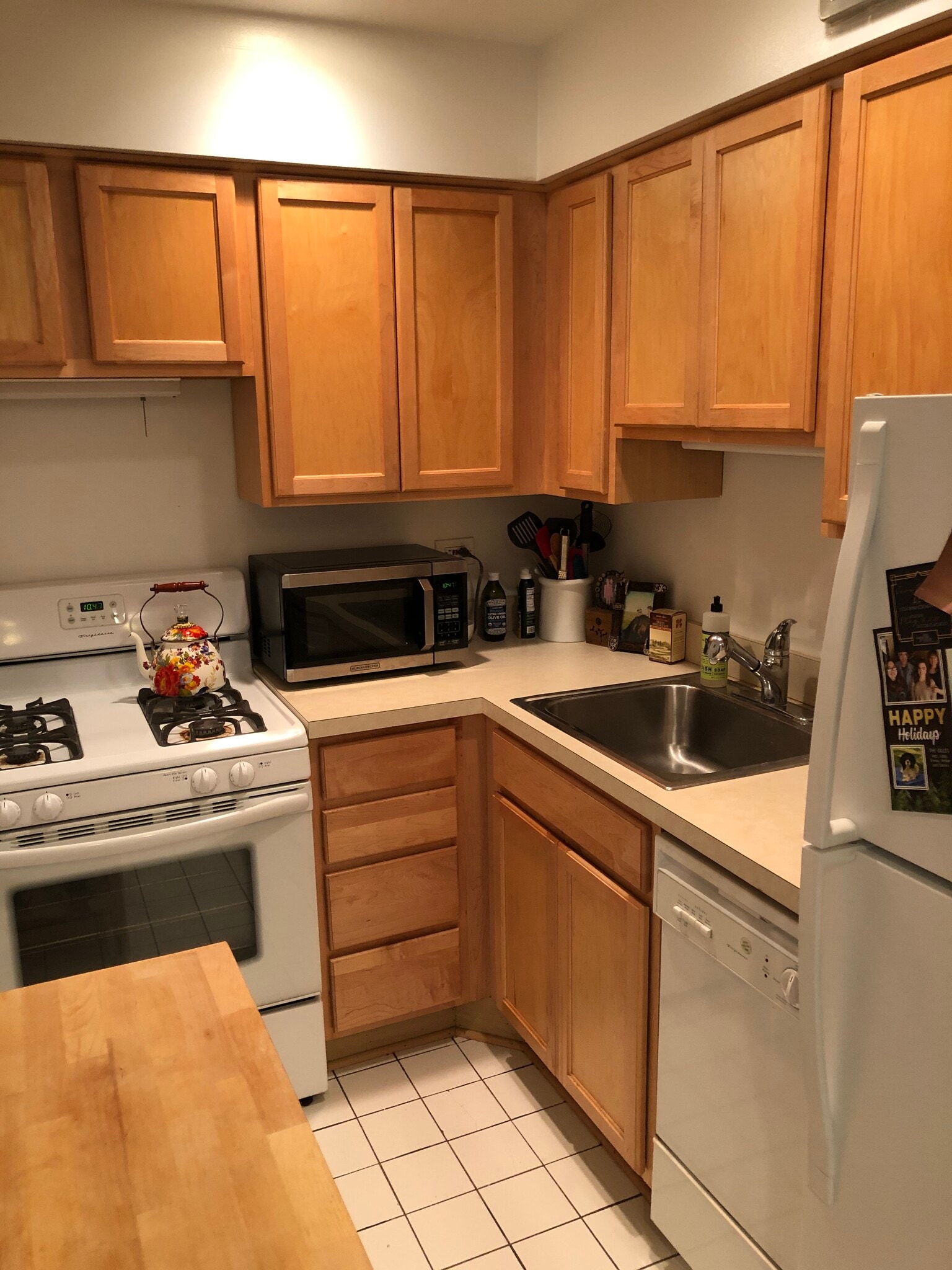 Kitchen - 1750 N Mohawk St