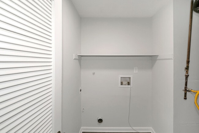 Building Photo - 1250 Della Way