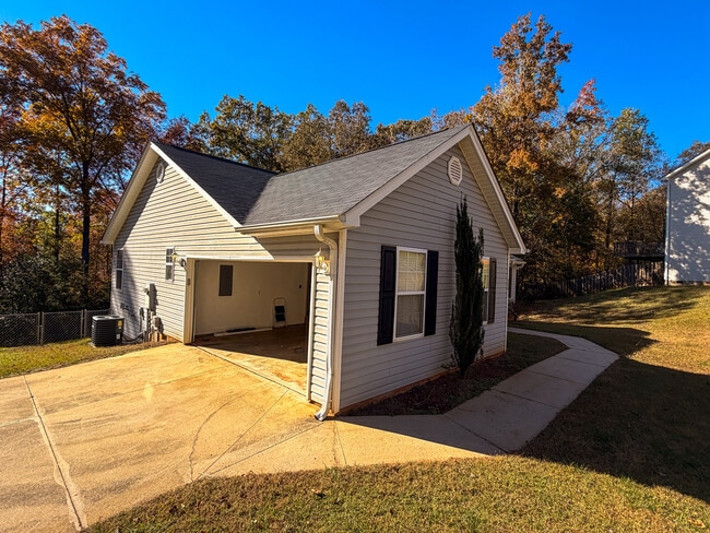 Building Photo - 116 Whipple Ln