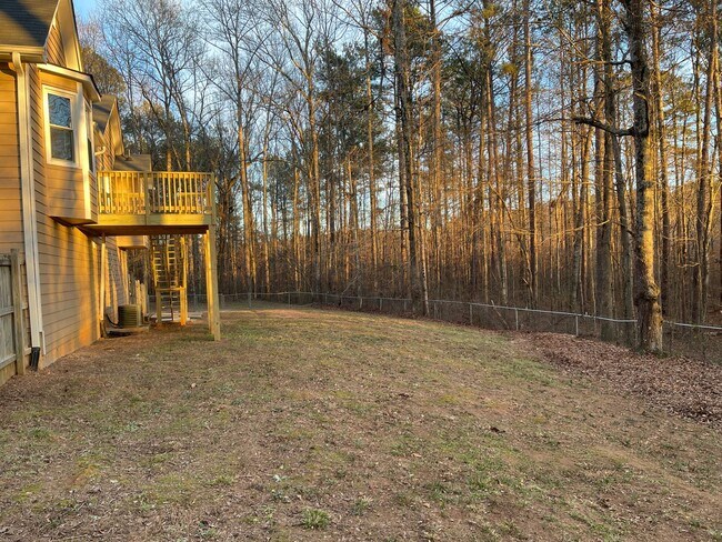 Building Photo - Split Foyer Home with Fenced Yard