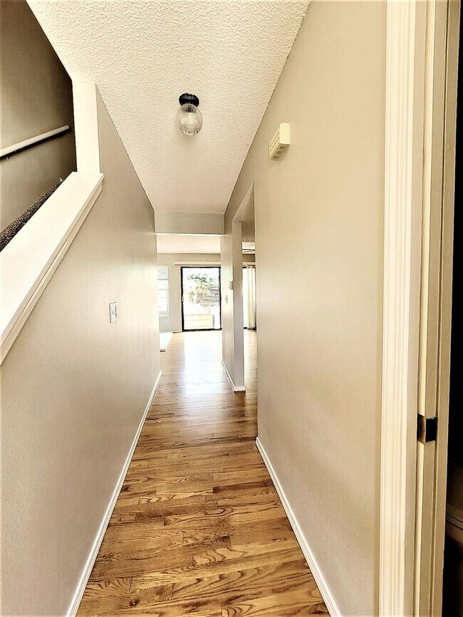 Building Photo - 2510 Hamlet Ln