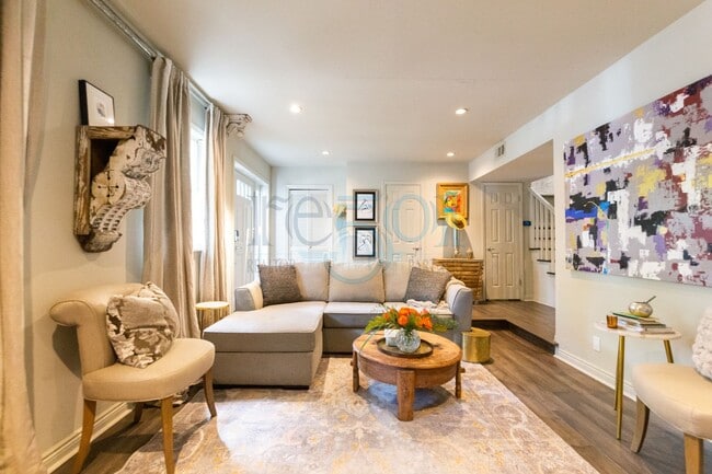 Building Photo - Elegant, updated Pleasant Valley townhome in the heart of WLR