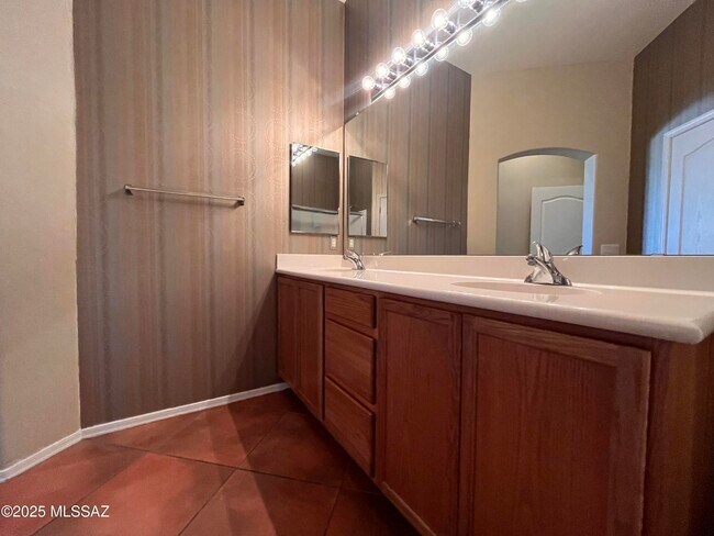 Building Photo - 13451 E Ace High Dr