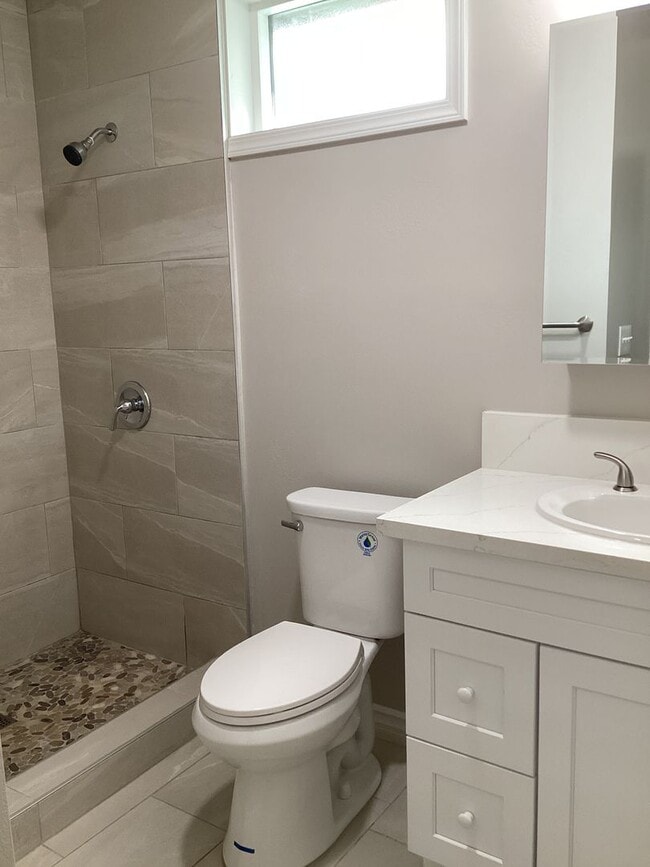 Building Photo - Beautifully Designed 1 Bedroom ADU