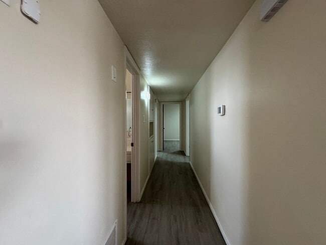 Building Photo - 525 W Reed St