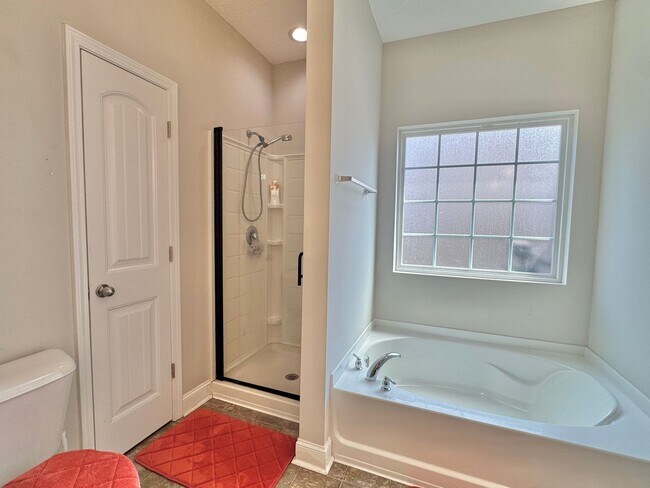 Building Photo - MOVE-IN READY [PET FRIENDLY]