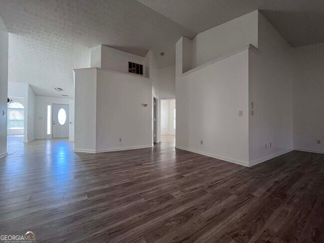 Building Photo - 2400 Miller Oaks Cir