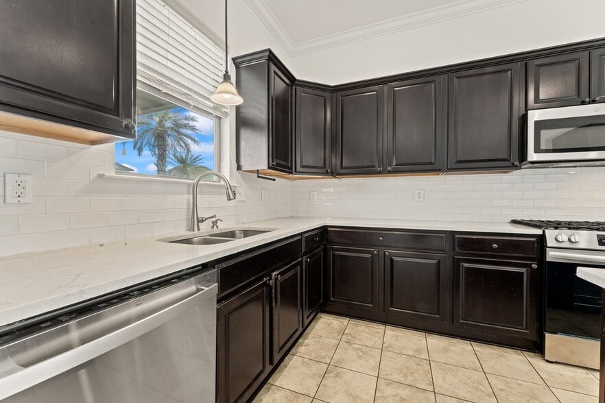 Building Photo - 18642 Lake Harbor Ln