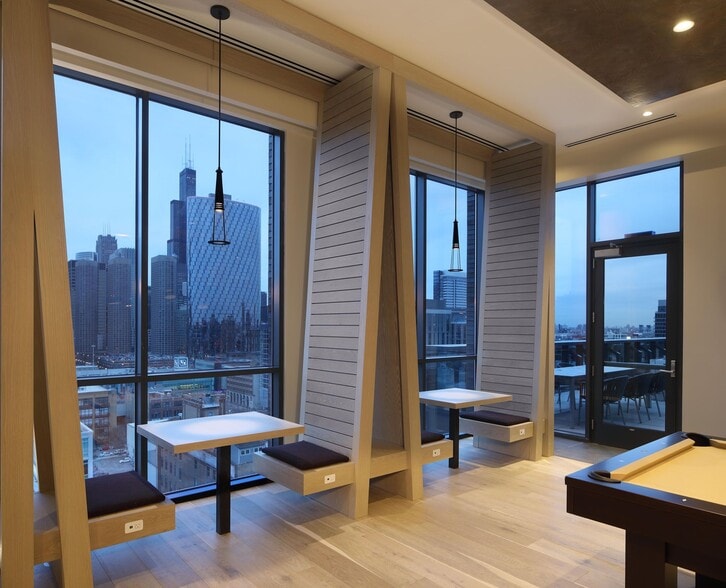 Building Photo - 944 W Madison St