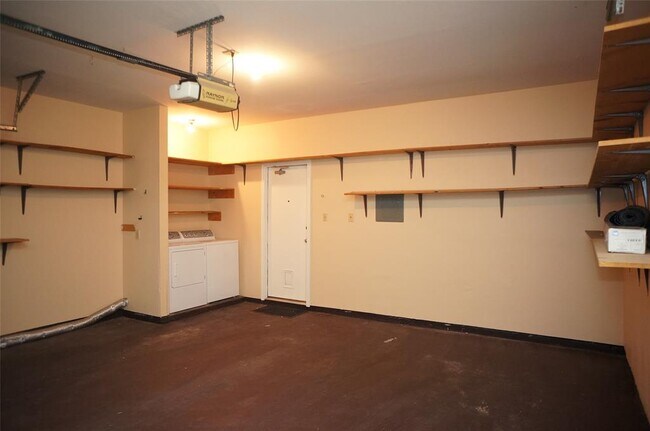 Building Photo - 8083 El Mundo St
