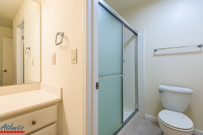Building Photo - 4015 Villa Vista