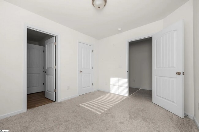 Building Photo - 422 Seaborn Cir