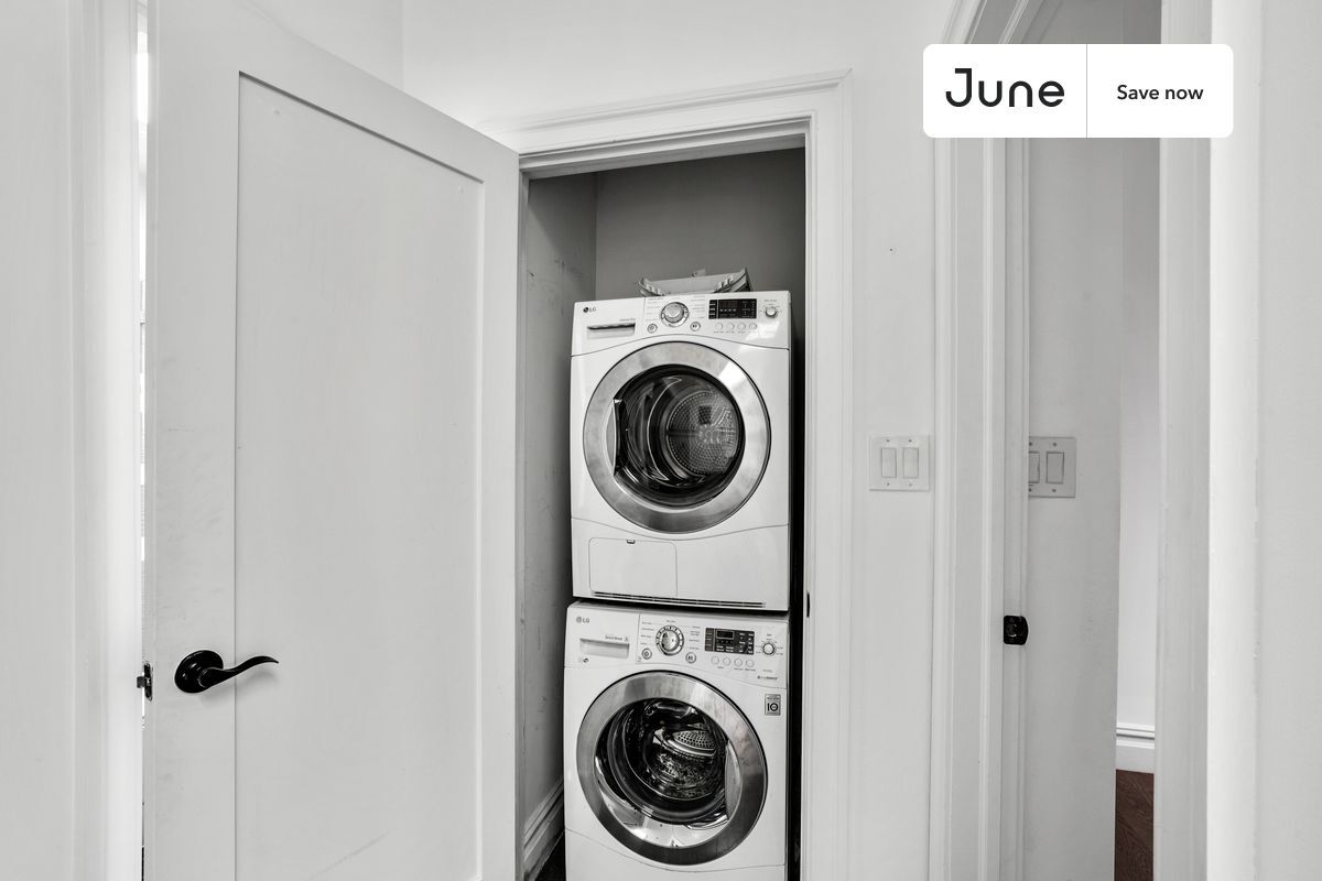 Building Photo - 345 E 21st St