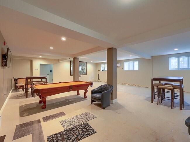 Building Photo - 1525 N Front St