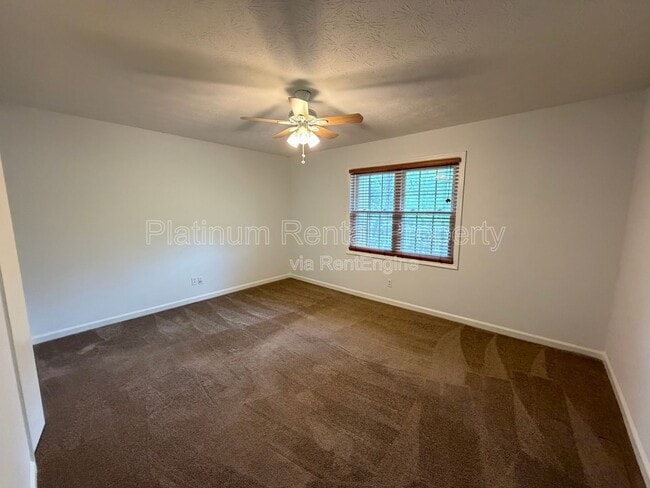 Building Photo - 335 Winding River Dr