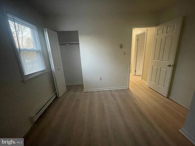 Building Photo - 203 Cross Keys Dr