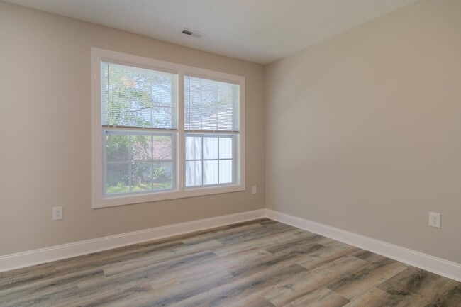 Building Photo - Available for the 2026-2027 lease term.