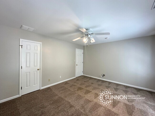Building Photo - Spacious 4-Bedroom Home in Davis LakeSpacious 4-Bedroom Home in Davis