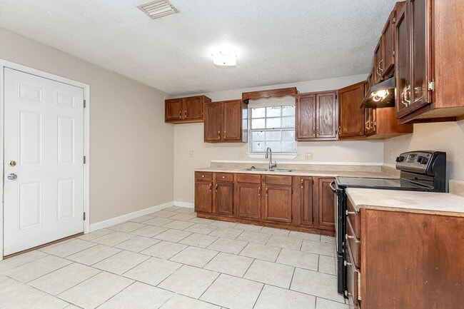 Building Photo - 3 Bedroom home in Gautier