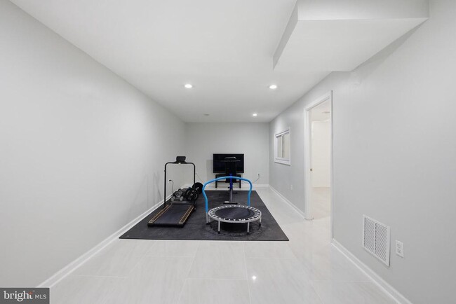 Building Photo - 8664 Pohick Forest Ct