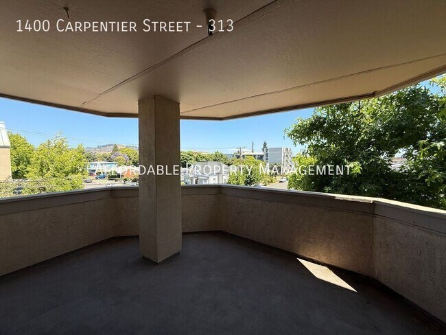 Building Photo - 1400 Carpentier St