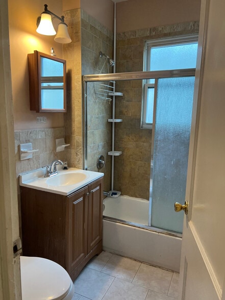 Building Photo - 174 W End Ave