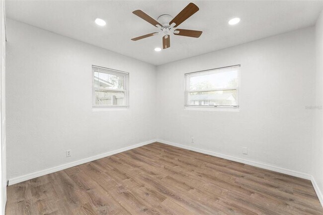 Building Photo - 2203 Nottingham Rd