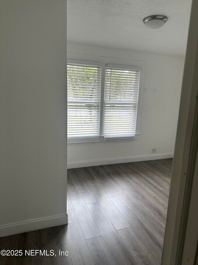 Building Photo - 8543 Fort Caroline Rd