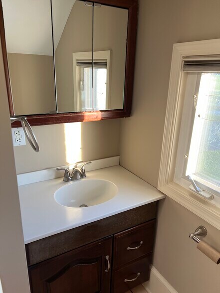 Building Photo - 207 E Main St