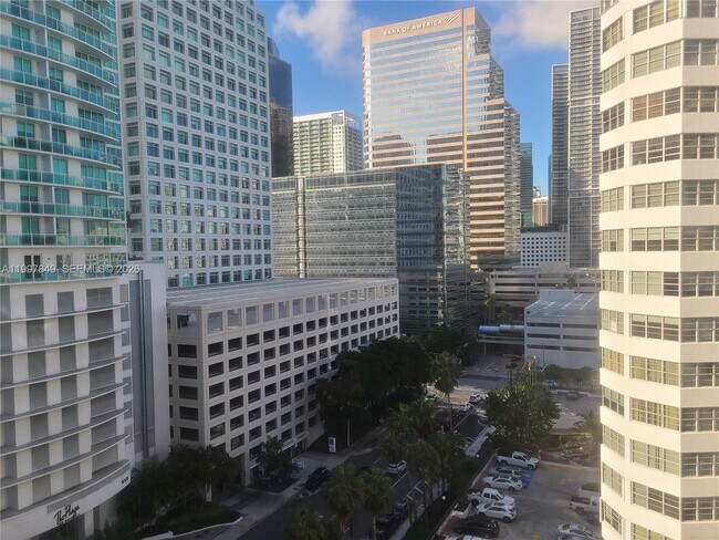Building Photo - 999 Brickell Bay Dr