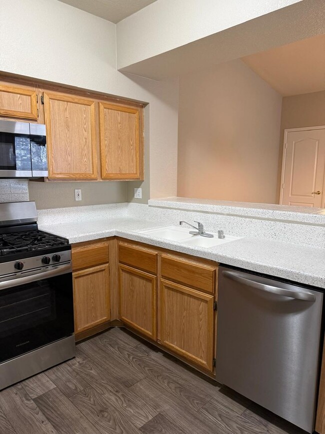 Building Photo - Two Bedroom  - Two Bathroom with attached Garage Ready For Move In