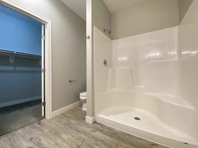 Building Photo - 686 Stone Haven Dr NE
