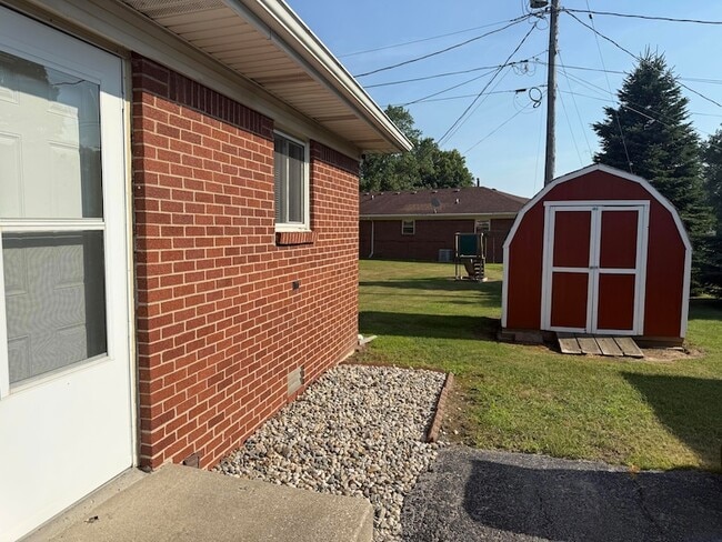 Building Photo - 834 Coffee Creek Rd
