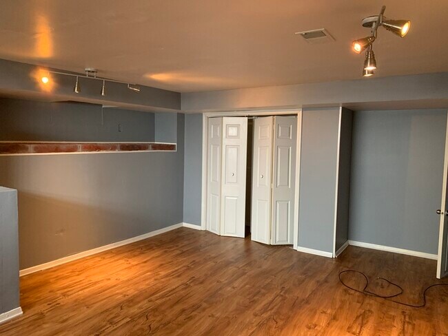 Building Photo - PENDING-Charming & Updated Bungalow in SoBro!