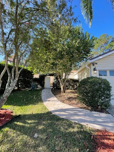 Building Photo - 1902 Ashmore Green Dr