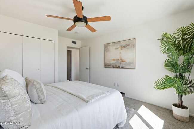 Building Photo - 2644 S Butte Ave