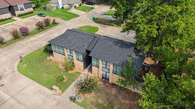 Building Photo - 322-328 Brookwood