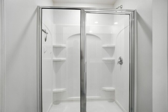 Building Photo - Stunning home, Move-in Ready!