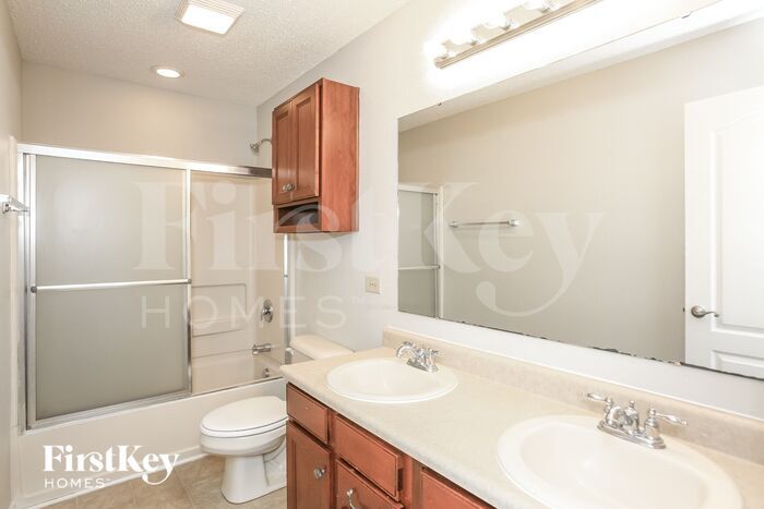 Building Photo - 15238 Radiance Dr