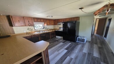 Building Photo - 3955-3956 BLUEBIRD MOBILE CT