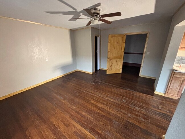 Building Photo - 106 High